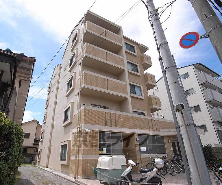 建物外観　安心の鉄筋コンクリートです