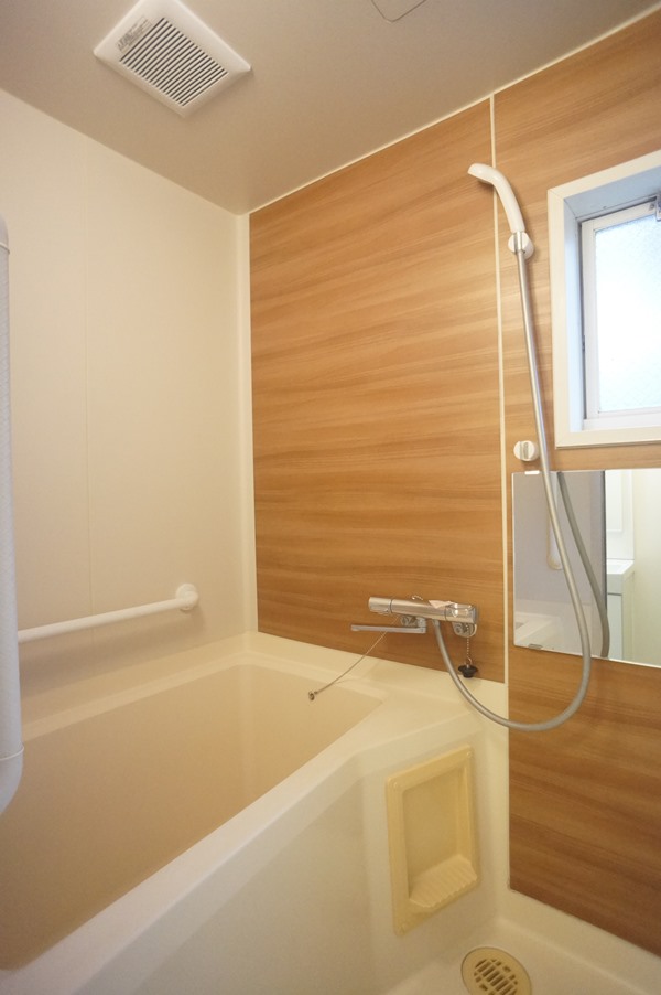 バス・シャワールーム　追い焚き無し！窓あります！