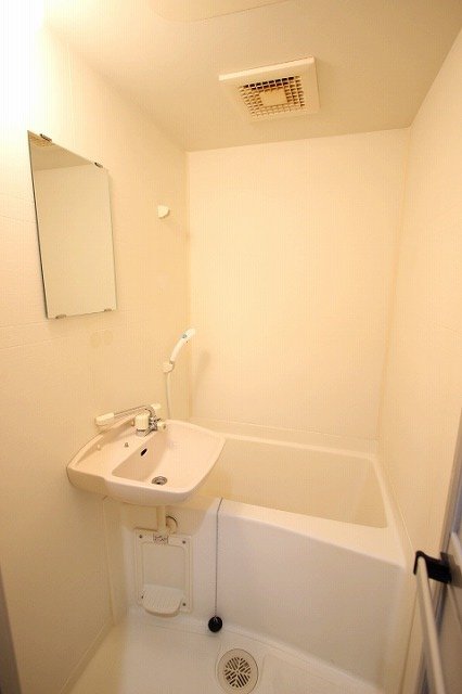 バス・シャワールーム　同物件、別号室のものです