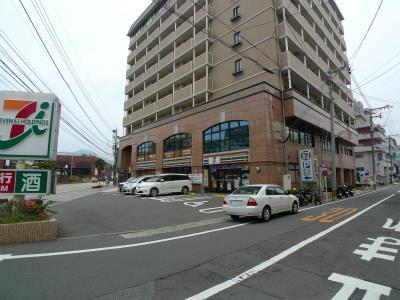 コンビニ　セブンイレブン長崎大浦町店（コンビニ）まで445m