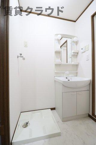 洗面設備　朝の準備に便利なシャワー付き洗面化粧台です！