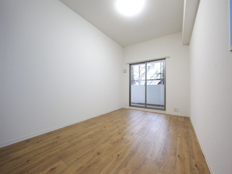 バルコニー　洋室8帖　2面採光　エアコン付　クローゼット付　バルコニー