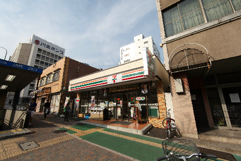 コンビニ　セブンイレブン 名古屋上前津駅前店 (コンビニ)（コンビニ）まで140m