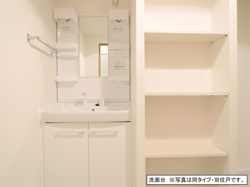 洗面設備　朝の身支度に欠かせない独立洗面台♪