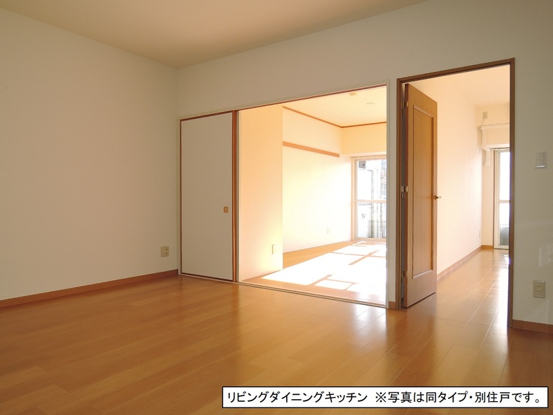 居室・リビング　開放感のあるゆったりとしたお部屋です♪