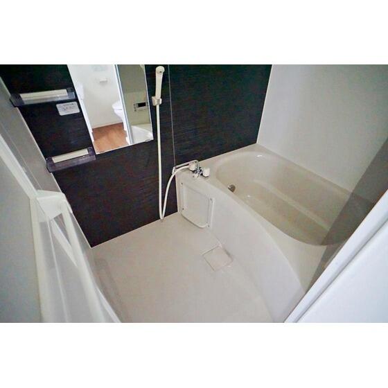 バス・シャワールーム　追い焚き機能・浴室乾燥機能完備