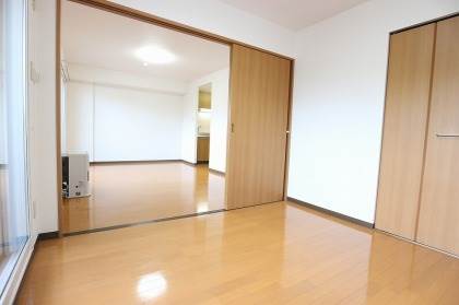 その他　日当たり良好で広く感じる4.9畳洋室