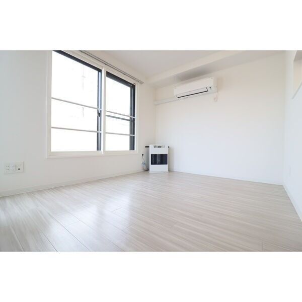 居室・リビング　☆白基調の明るいリビング☆