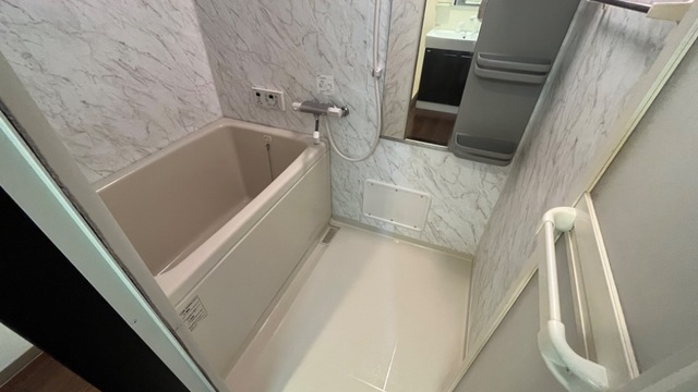バス・シャワールーム　浴室乾燥機付きのお風呂です♪
