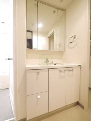 洗面設備　クレアーレ麹町