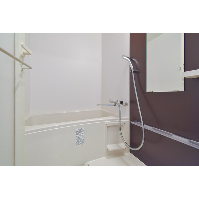 バス・シャワールーム　落ち着いた空間のお風呂です