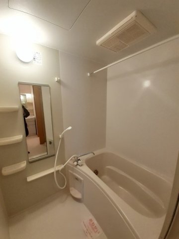 バス・シャワールーム　コンパクトで使いやすいお風呂です