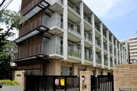 小学校　新宿区立四谷小学校（小学校）まで1899m