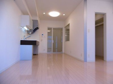 居室・リビング　※別部屋の参考写真です。