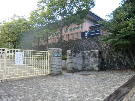 中学校　京都市立大枝中学校（中学校）まで1948m