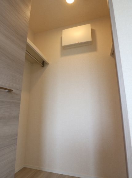 収納　衣類や荷物をすっきり収納できるたっぷりサイズのWIC