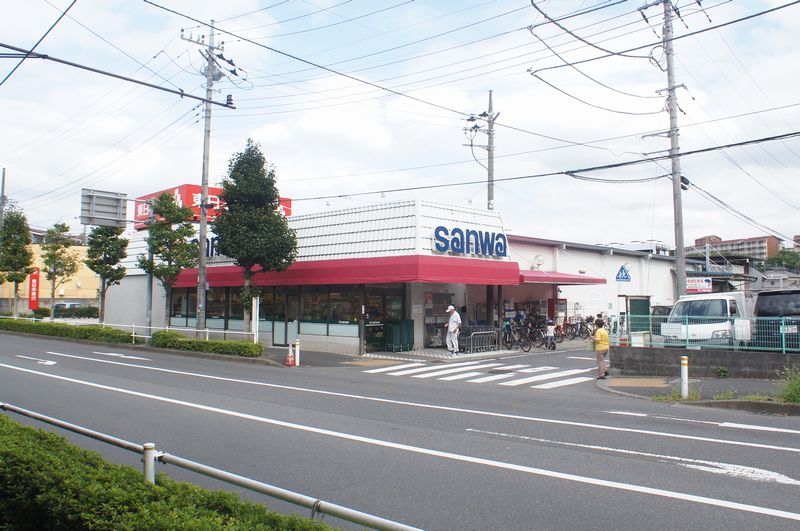 スーパー　三和 境川店（スーパー）まで611m