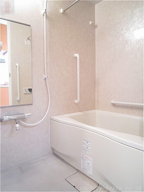 バス・シャワールーム　●追焚き・浴室換気乾燥機付きのバスルーム！