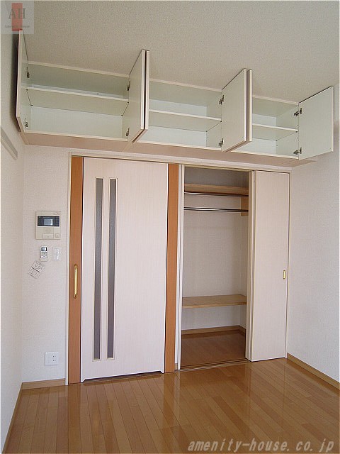 収納　●洋服がたくさん収納可能なクローゼット＆上部収納！