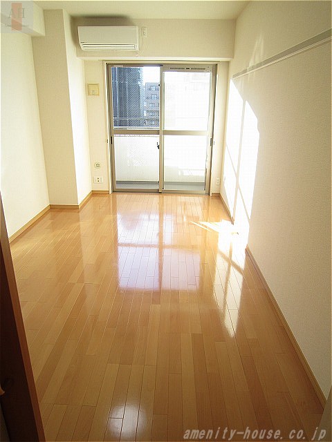 居室・リビング　●明るい居室は8.5帖！