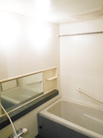 バス・シャワールーム　ご家族や長時間入浴に便利な追い炊き機能付きです♪