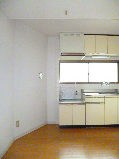 居室・リビング　キッチン窓あり