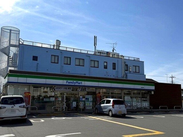 その他　ファミリーマート鴻巣加美店まで380m