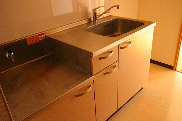 キッチン　同物件別部屋