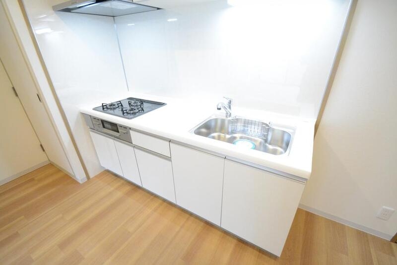 キッチン　白を基調としたキッチンです。