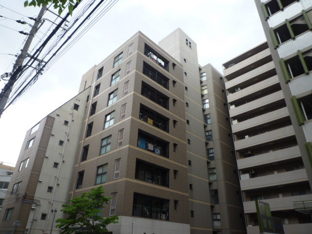 建物外観　シャープなデザインが印象的な洗練の住まい