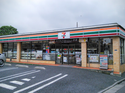 コンビニ　セブンイレブン（コンビニ）まで689m