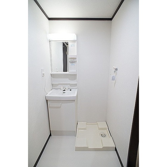 洗面設備　写真は他のお部屋のものです。
