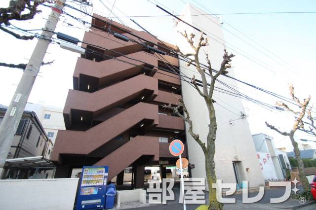 建物外観　６階建ての建物です。