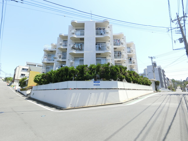 建物外観　白を基調とした外観★