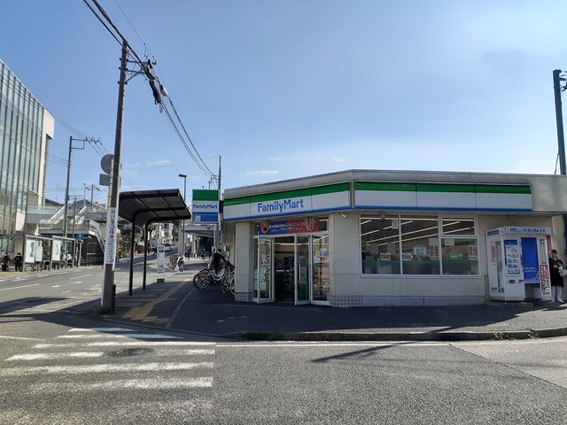 コンビニ　FamilyMart（コンビニ）まで399m