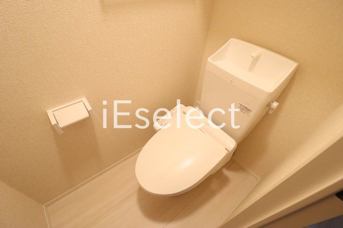 トイレ　温水洗浄便座付きのトイレです