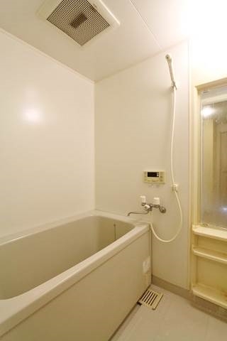 バス・シャワールーム　一日の疲れを癒して下さい。