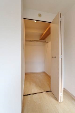 収納　嬉しいウォークインクローゼット。