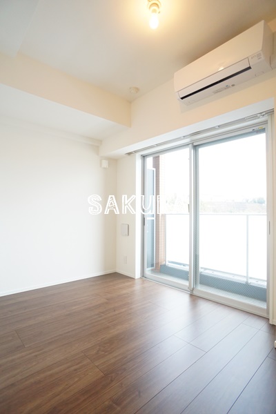 居室・リビング　こちらのリビングで趣味の時間をお楽しみください♪