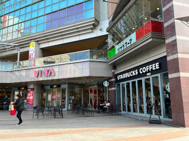 ショッピングセンター　聖蹟桜ヶ丘OPA（ショッピングセンター）まで302m