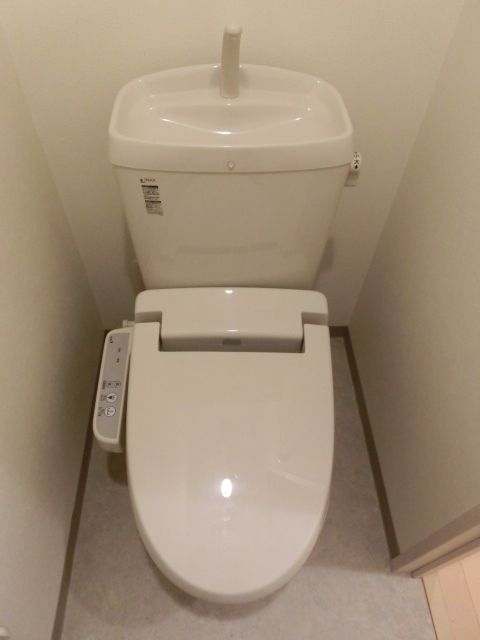 トイレ　ウォシュレット機能付き