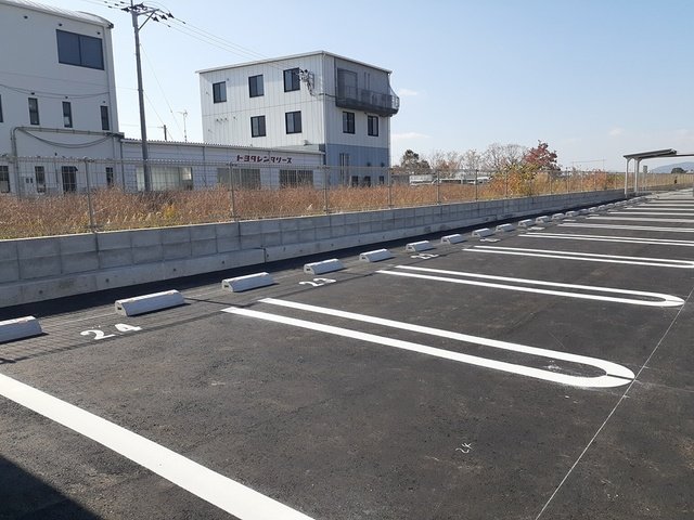 駐車場　駐車場があるので、車を買う予定の方も安心です