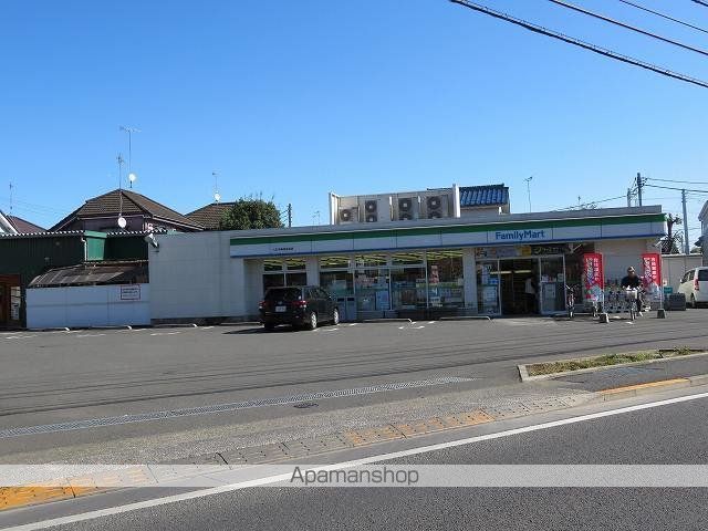 コンビニ　ファミリーマート（コンビニ）まで700m