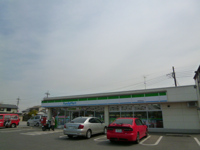 コンビニ　ファミリーマート 鴻巣御成橋店（コンビニ）まで737m