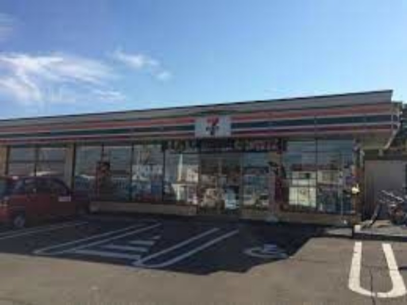 コンビニ　セブンイレブン札幌平和店（コンビニ）まで636m