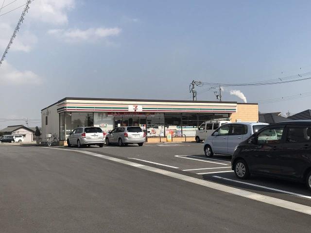 コンビニ　セブンイレブン四日市城山町店（コンビニ）まで1300m
