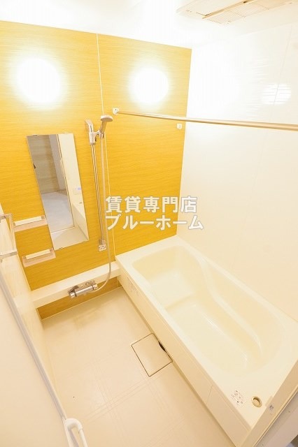 バス・シャワールーム　浴室乾燥機・追炊き機能付きのお風呂！