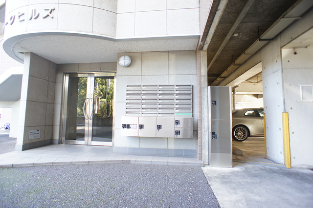 エントランス　退室前の為、画像は４０６号室のものです