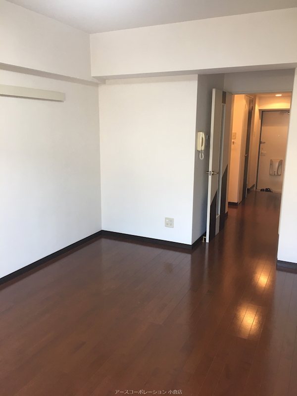 居室・リビング　床、建具の色は変更する場合がございます。