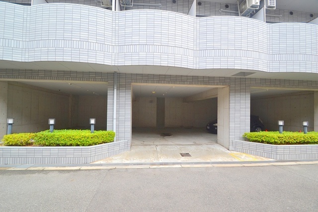 ロビー　駐車場